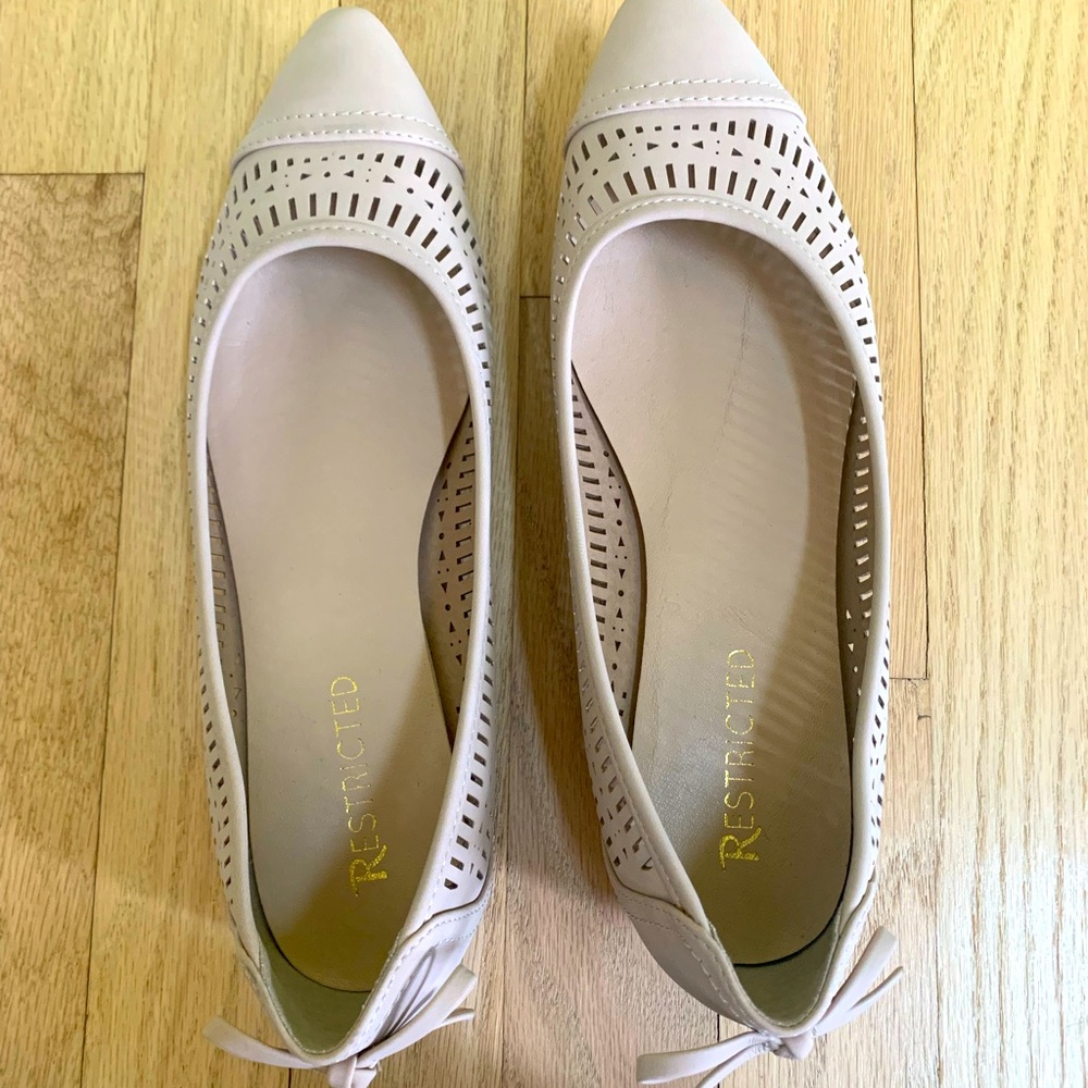 Tan Pointy Toe Flats! EUC!